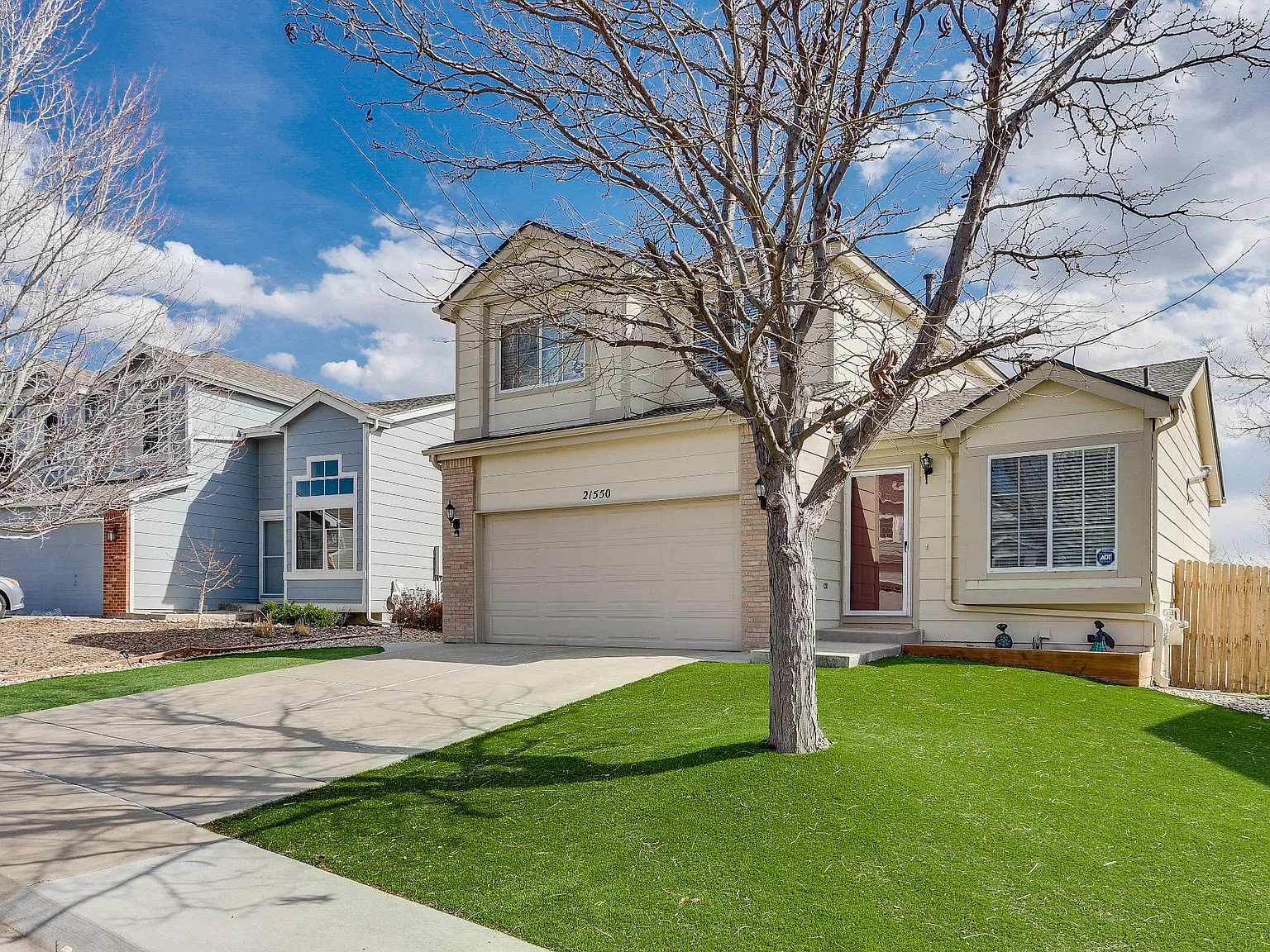 4 bed, 3.5 bath, 2302 sqft, $3,100 — Photo 2