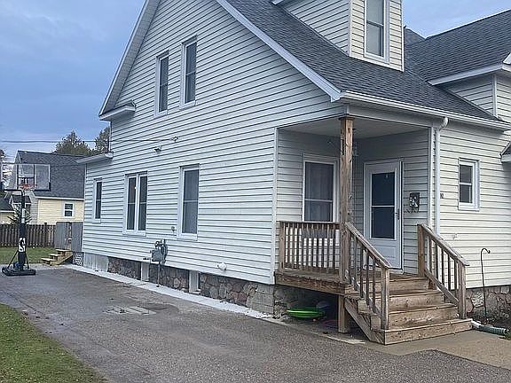 2nd image of 176 E Woodward Ave