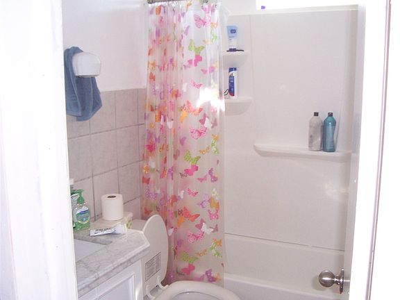 5th image of 520 Burlington Ave