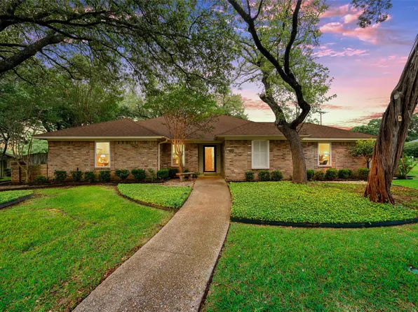 9920 Sandalwood Dr, Woodway, TX 76712
