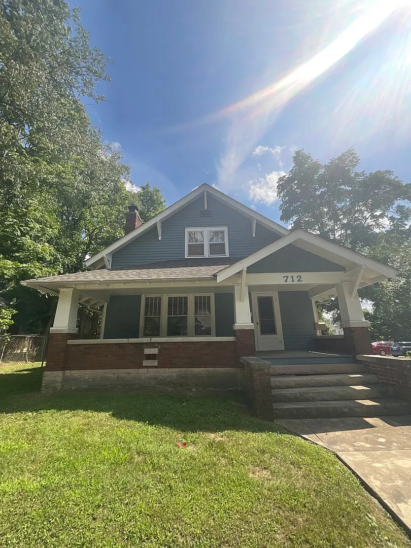 712 East Cottage Grove Avenue — Photo 1