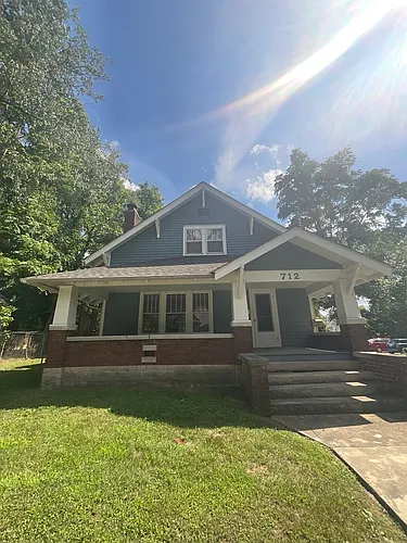 712 E Cottage Grove Ave Photo 1