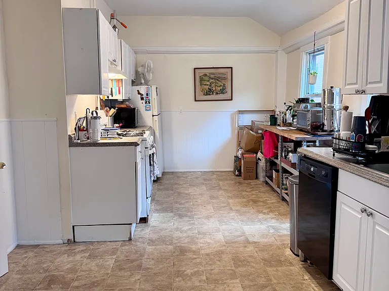 122 Gore St — Photo 3