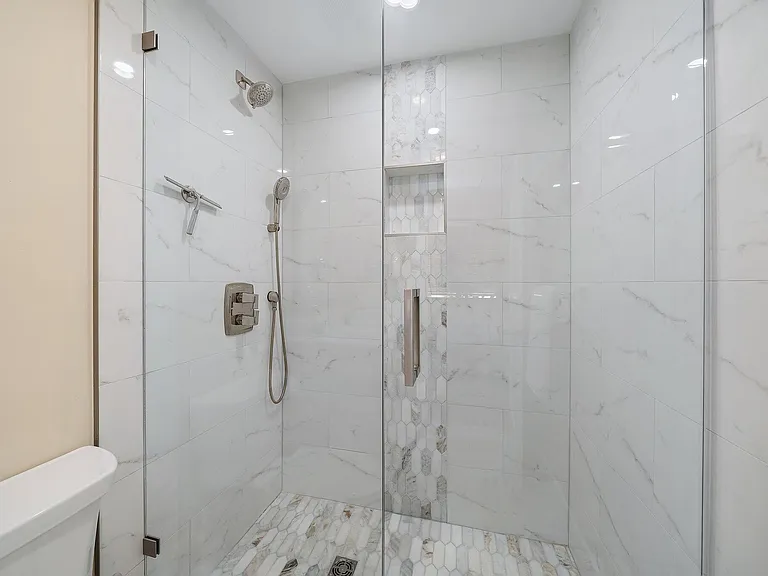 821 Club Dr — Photo 14