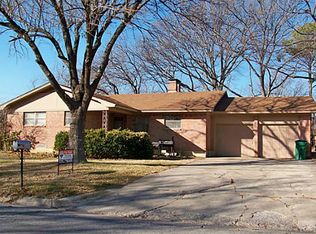 303 Rosedale Dr, Gainesville, TX 76240