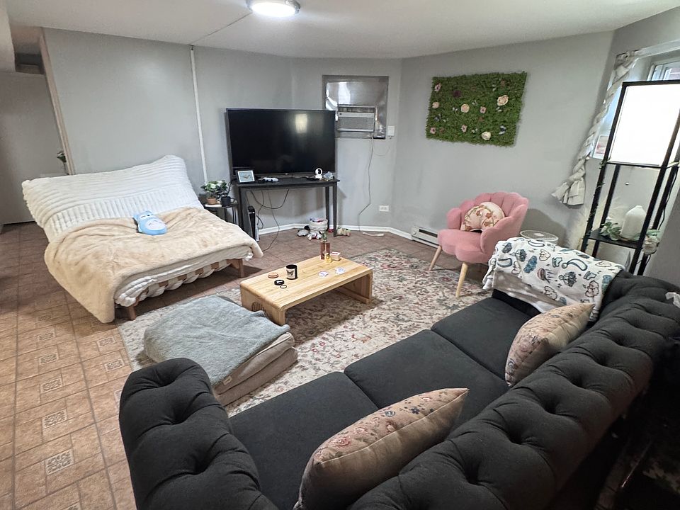 1st image of 4235 N Wolcott Ave