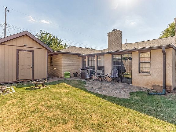 4th image of 11204 Victoria Pl