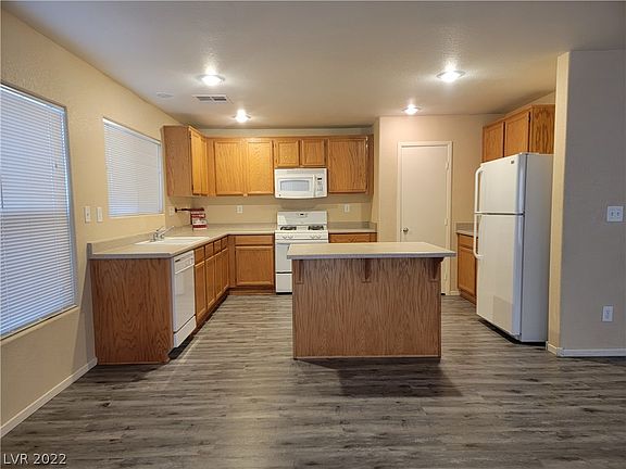5th image of 555 Primrose Hill Ave