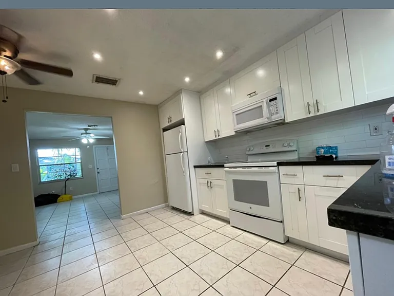 4671 SW 66th Ave #2 — Photo 2