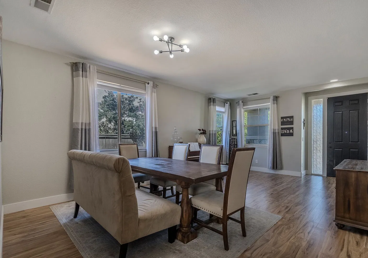 Spacious 4-Bedroom Home with Expansive Backyard in the North Valleys — Photo 4