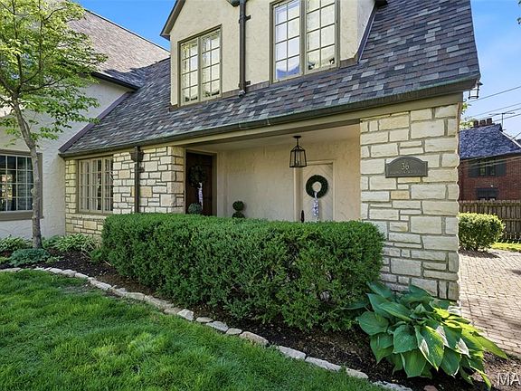 3rd image of 36 Algonquin Wood Pl