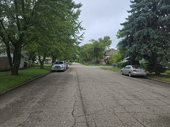 5th image of 10 7th St NE