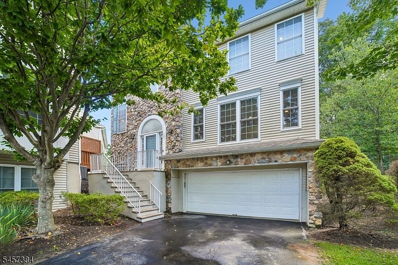 1st image of 147 Arrowgate Dr
