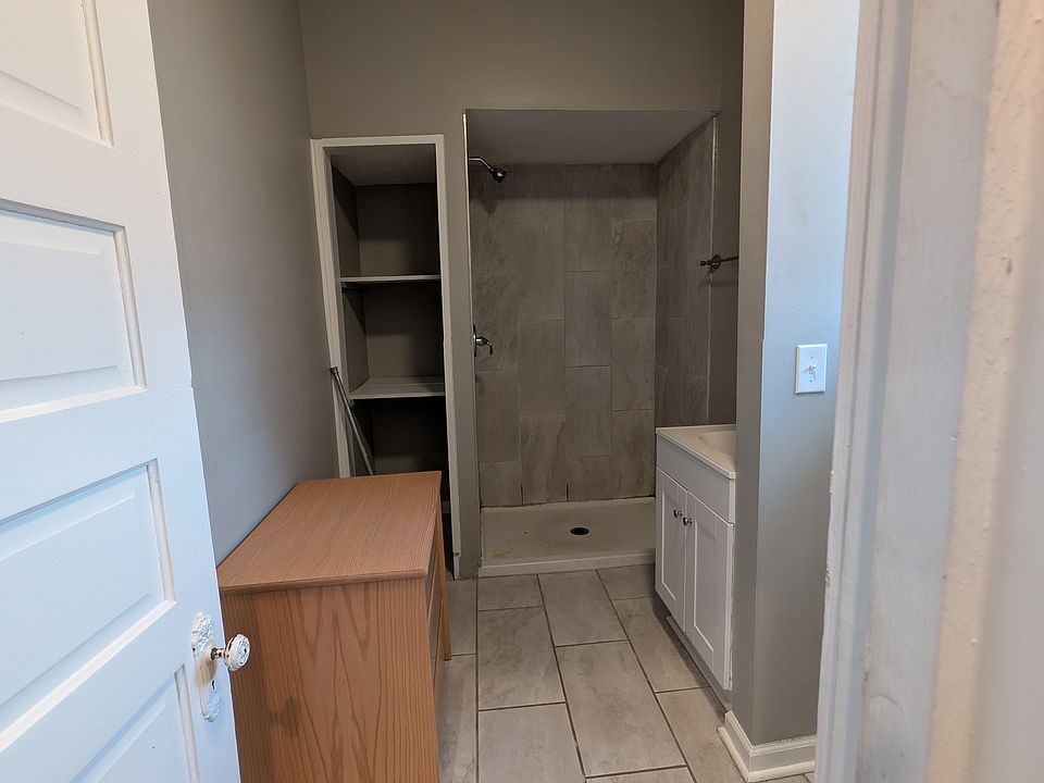 1st image of 205 W Breckinridge St #4