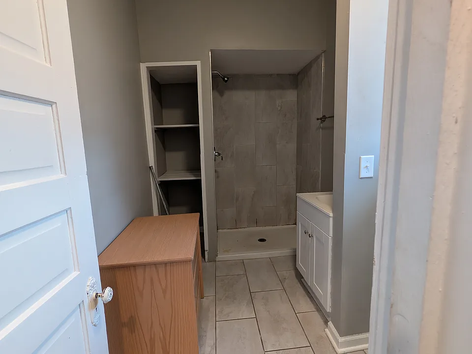 205 W Breckinridge St #4