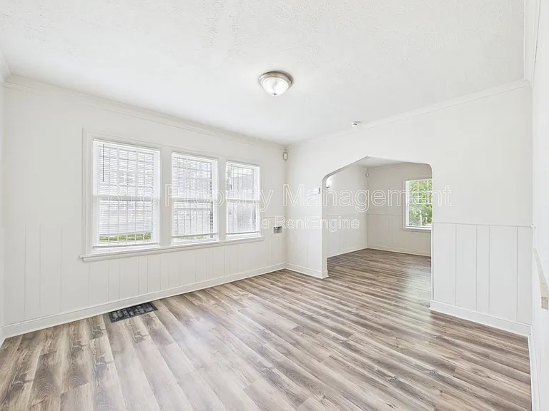 5100 Brooklyn Ave — Photo 7