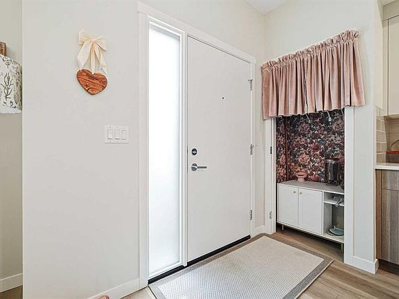 5th image of 400 S Belmont St SW #605