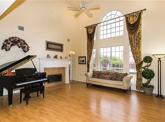 4th image of 1404 Limestone Creek Dr
