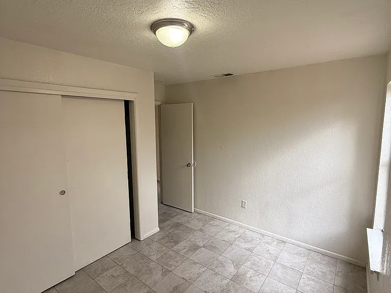 618 Chama St SE #1 — Photo 4