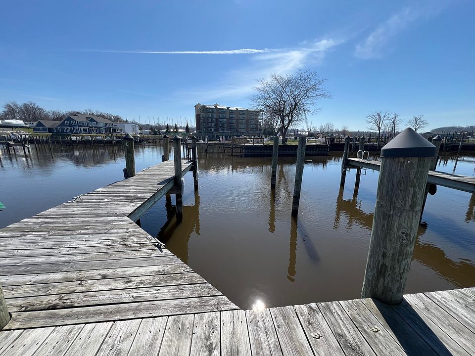 1st image of 300 Oak St #40