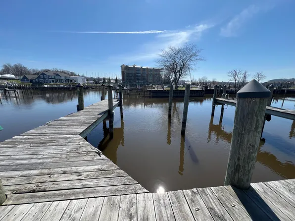 300 Oak St #40, South Haven, MI 49090