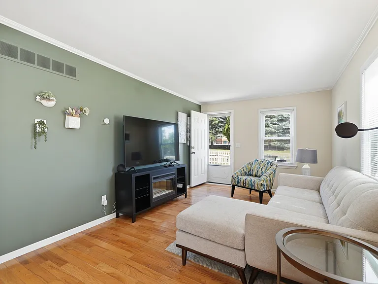 1105 Burgoyne Blvd — Photo 7