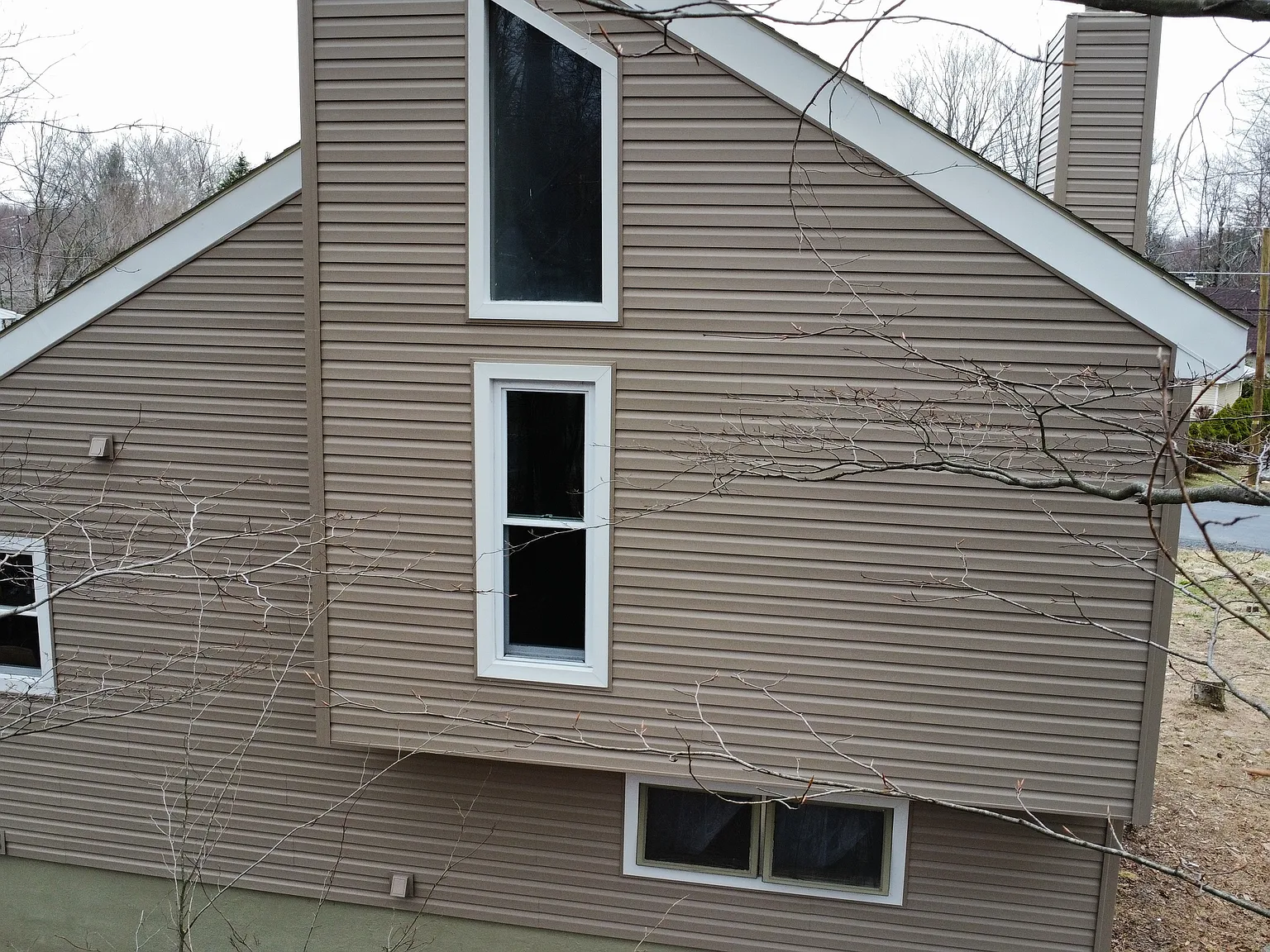 3 bed, 824 sqft, $1,975 — Photo 2