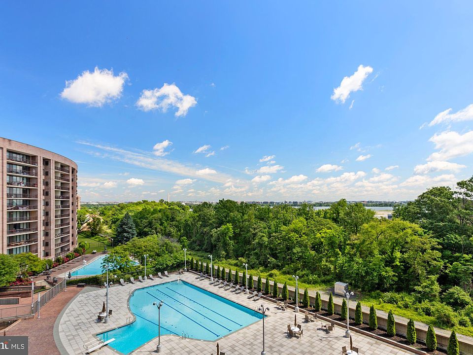1st image of 1805 Crystal Dr APT 710S