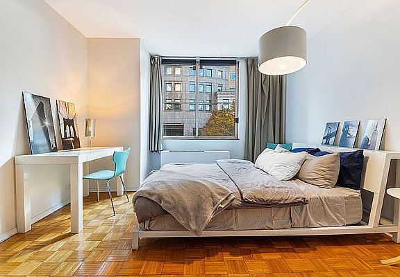 2nd image of 350 W 50th St APT 3L