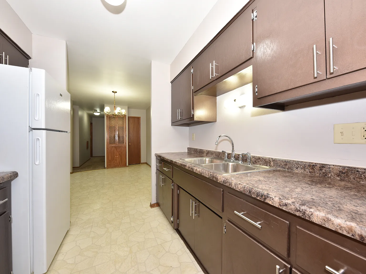 2 bed, 1.5 bath, 1100 sqft, $1,395 — Photo 3