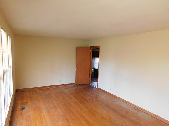 3rd image of 2119 Foxdale Dr