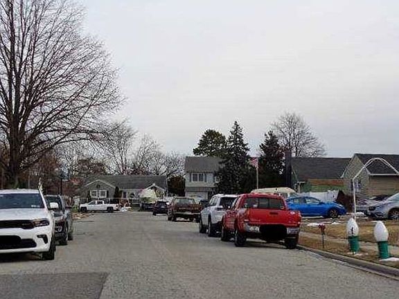 Exterior Neighborhood (street photo)