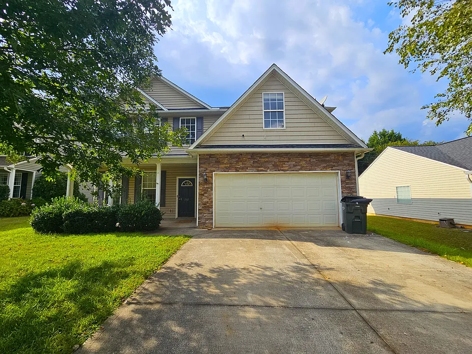232 Worcester Ln