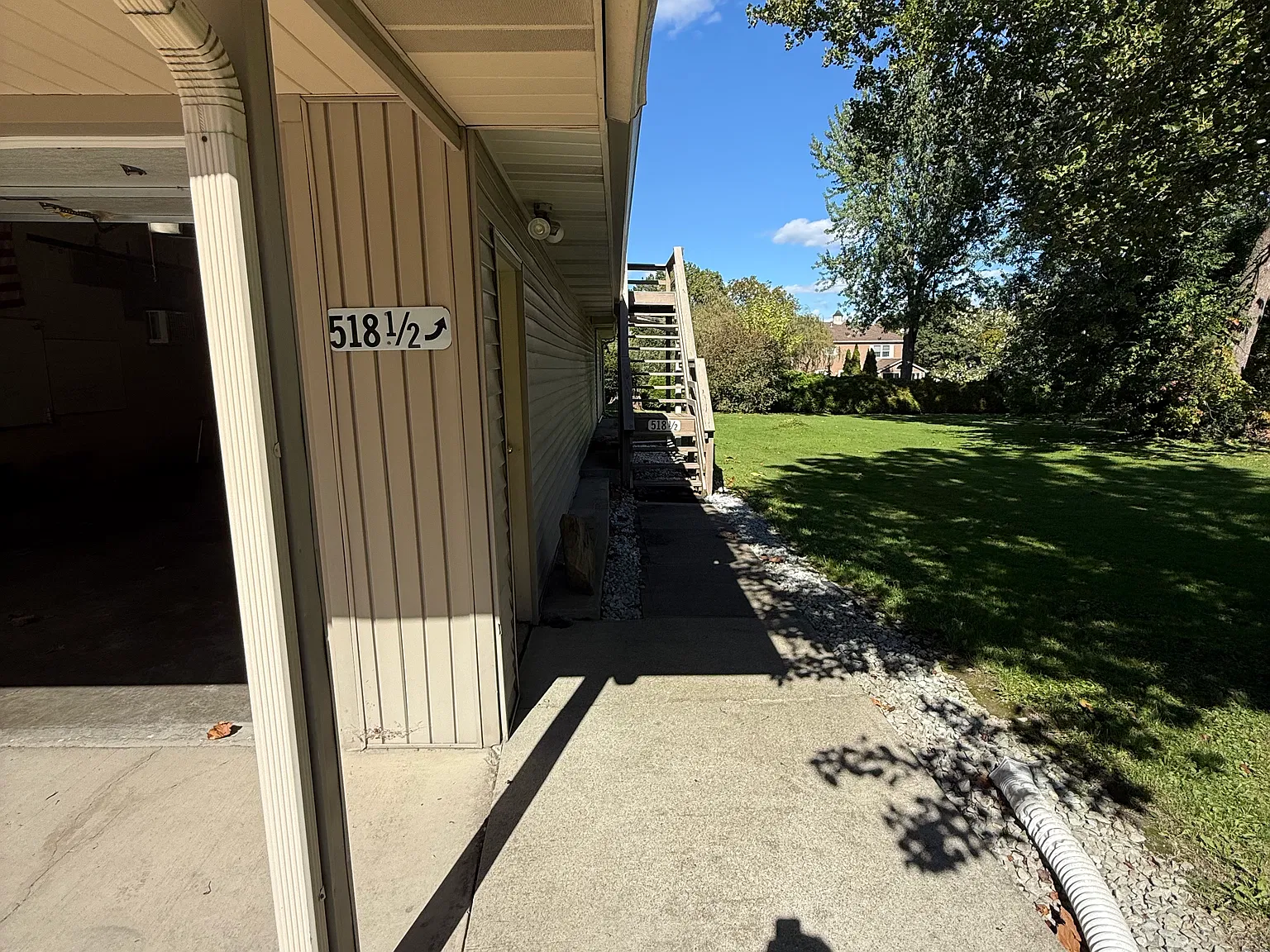 3 bed, 1150 sqft, $1,800 — Photo 2