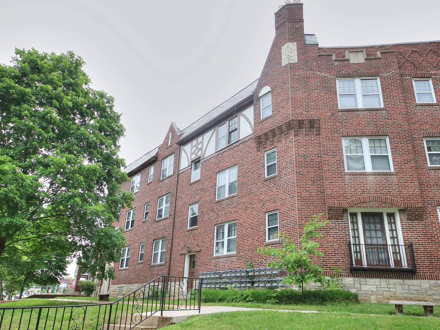 Apartment for Rent in Bevo Mill — Photo 3