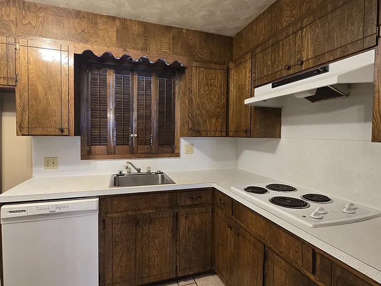 1442 N B St #4 — Photo 7