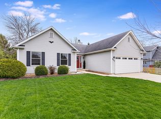 557 Parkside Dr, Elburn, IL 60119