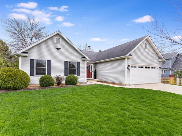 557 Parkside Dr, Elburn, IL 60119