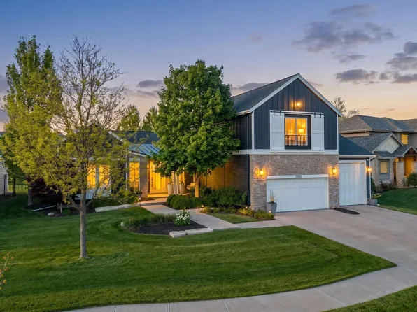 21874 Martha St, Elkhorn, NE 68022
