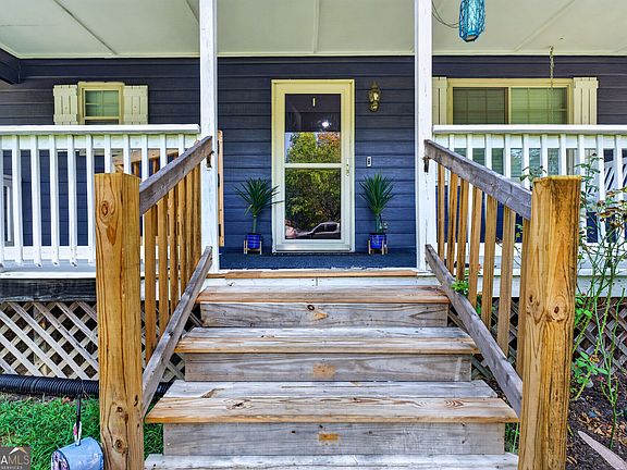 5th image of 228 Jefferson Cir