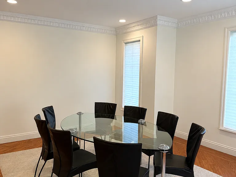 2 Burbury Ln — Photo 8