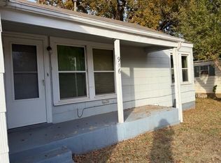 916 W London St, El Reno, OK 73036