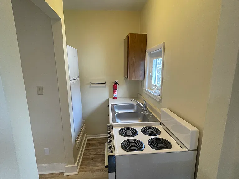 325 S Plum St #3 — Photo 5