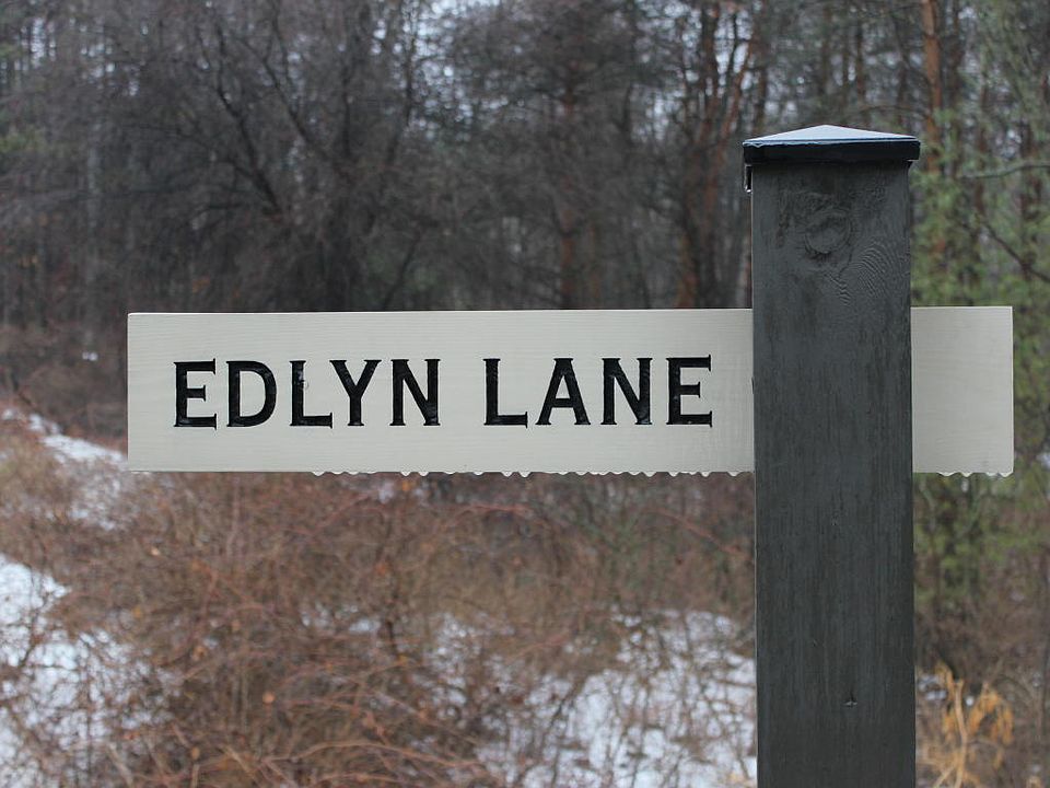 2nd image of 8861 Edlyn Ln NE