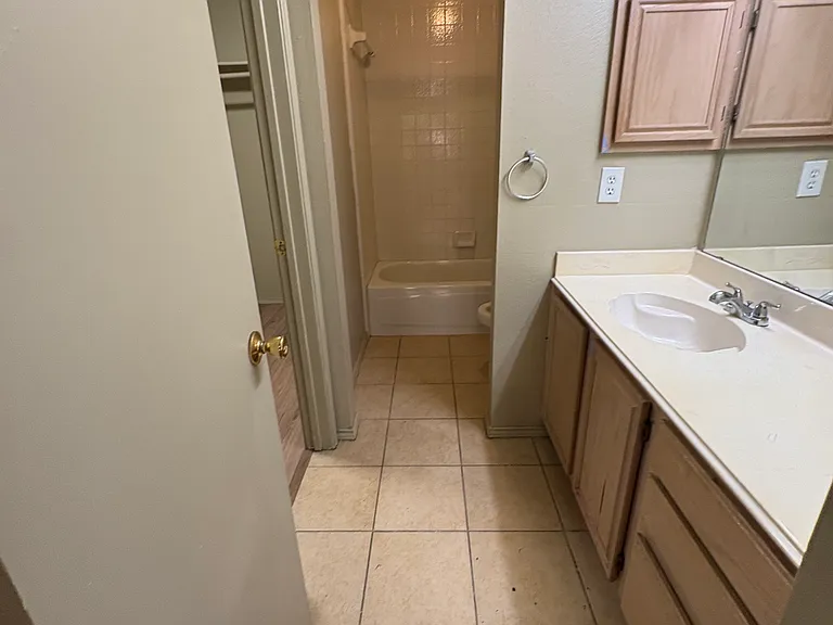2224 Brookview Dr — Photo 6