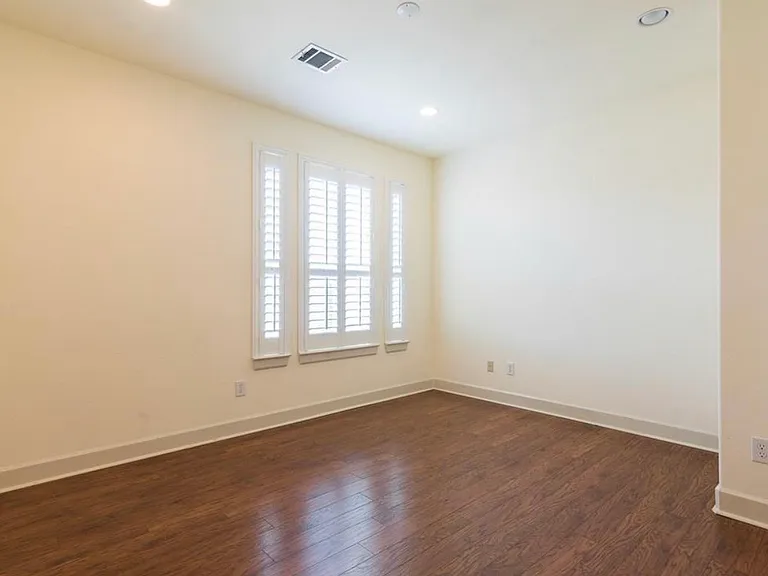 4311 Hartford St #D — Photo 7