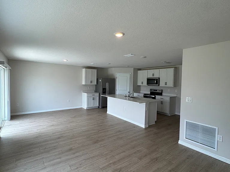 1106 Bourbon Ave — Photo 4