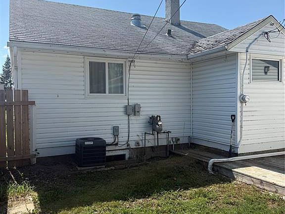 3rd image of 217 3A STREET E