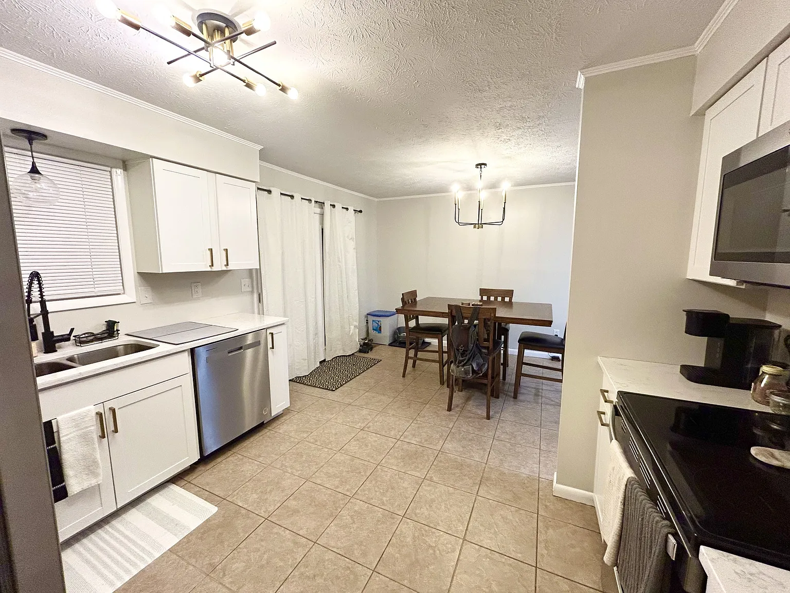 3 bed, 1215 sqft, $2,000 — Photo 4