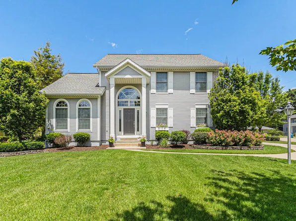 16295 Highland Dr, Spring Lake, MI 49456